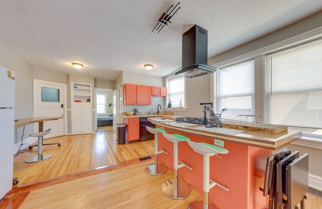 Inviting St Louis Apartment - Great Location!