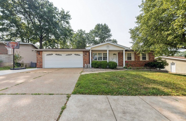 Inviting St Louis Home w/ Deck Near Forest Park!