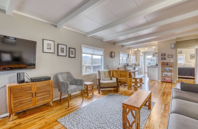 Einladendes Cottage am Wasser mit Terrasse und Grill, Kajaks und Zugang zum Kanal!