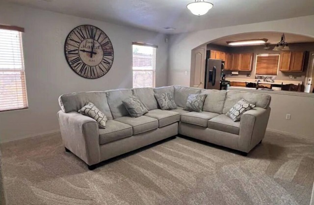 Invitingly Comfortable- Fireplace, WiFi, Mtn Views