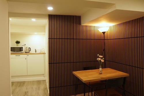 ION House - near shopping and Kennedy subway