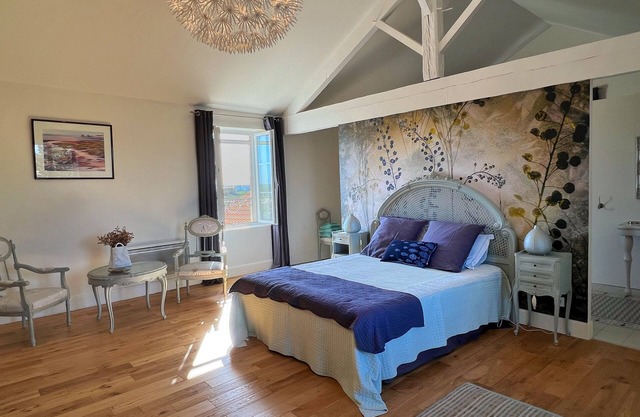 IR4, Gästewohnung 4 Personen in alter Mühle, Pool, in der Nähe von Royan