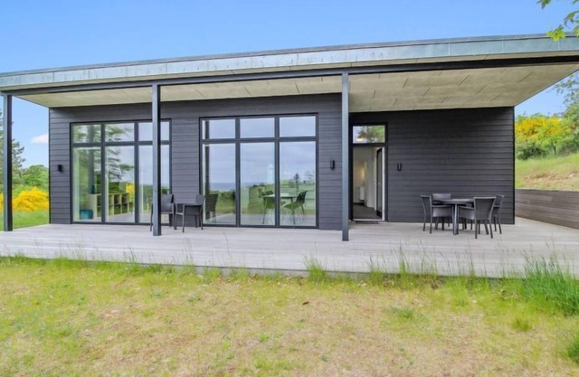 "Irek" - 500m from the sea by Interhome