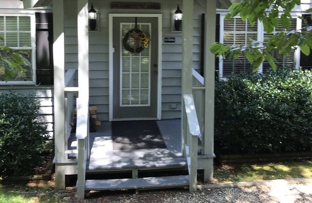 Iris Cabin in Blairsville