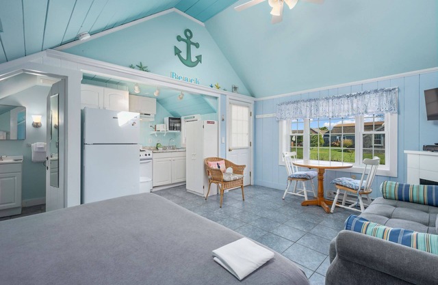 Irish Mist is your charming beachside retreat on Nantucket Sound
