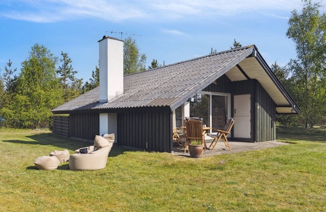 "Irlin" - 600m from the sea by Interhome