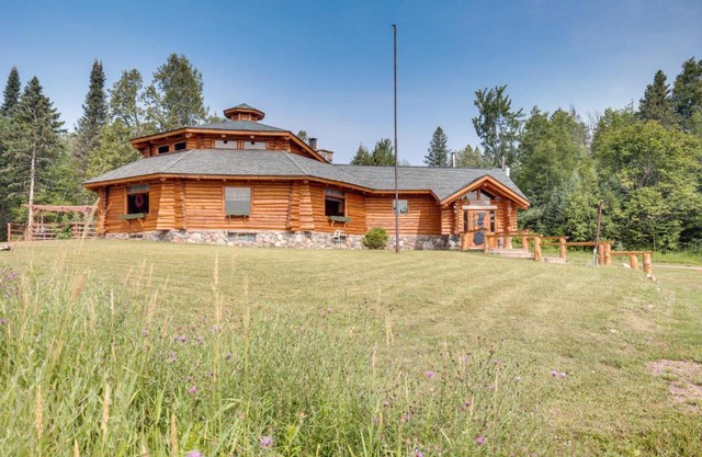 Ironwood Superior Home about 4 Mi to Big Powderhorn!