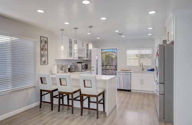 Irvine Charmer. Cozy, Modern Orange County Home. Near UCI, Beaches, Great Park