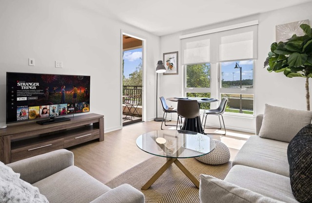 Irvine!Lovely 2bed Apt with free parking, near SNA