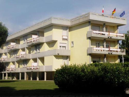 ISA-Residence with swimming pool in Luni Mare, apartments with air conditioning and private outdoor area
