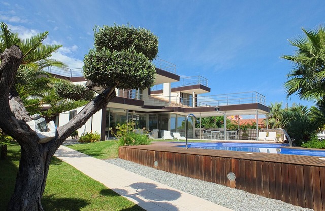 Isabella. spacious modern villa with sea views fr