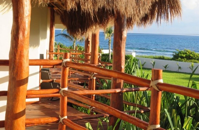 ISLA MUJERES MAYAKITA VILLA AYRE, BEACH VIEW w/ROOFTOP JACUZZI