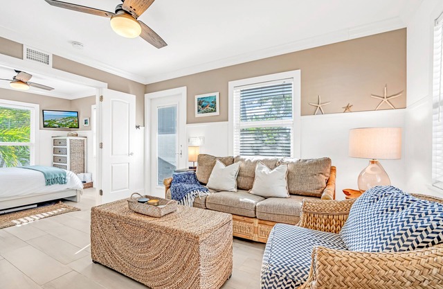 Islamorada retreat "Bungalow Blue" w/ heated pool, Bikes, BBQ, amenities galore!