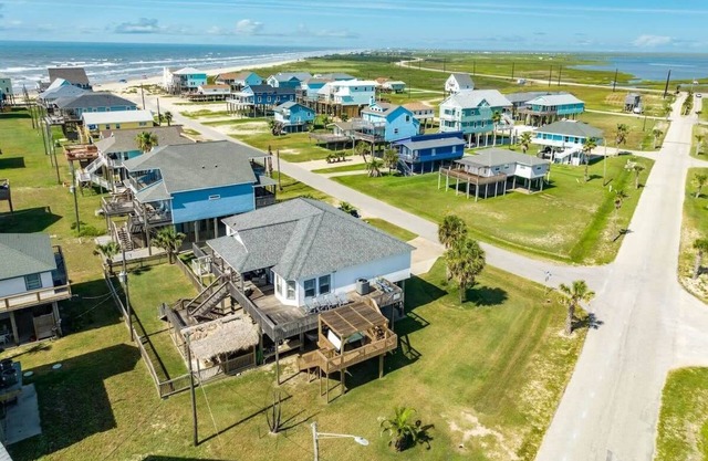 Schickes "Captain's Quarters" Beach Home, Wraparound Bay & Gulf Views!