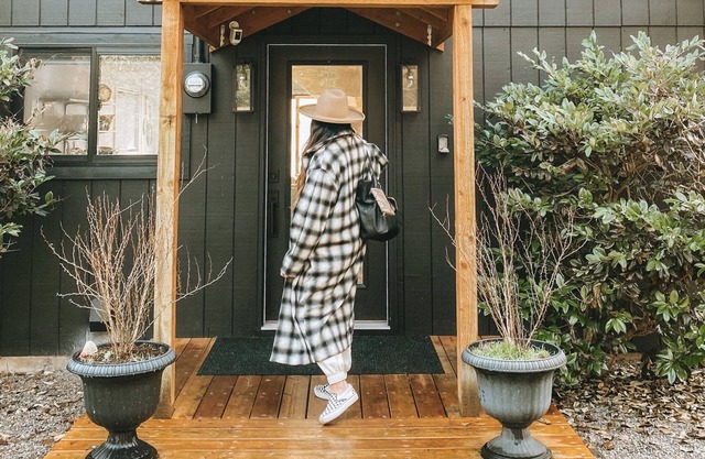 Island Bluff Cabin + Water & Mountain Views + Sleeps 4 + Fire pit + Dog friendly