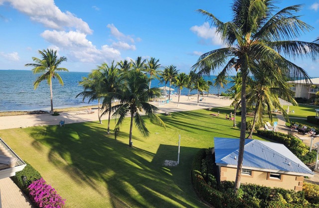Island Escape! Oceanfront Property, Outdoor Pool, Free On-site Parking!