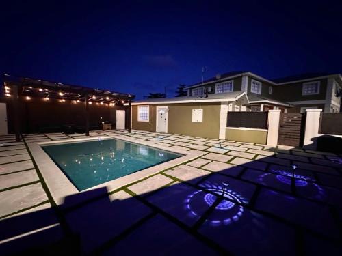 Island Haven 5BR Home with Pool Cottage