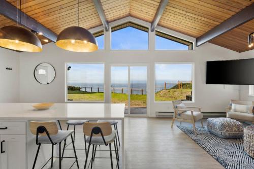 Island Hideaway with Stunning Ocean Views