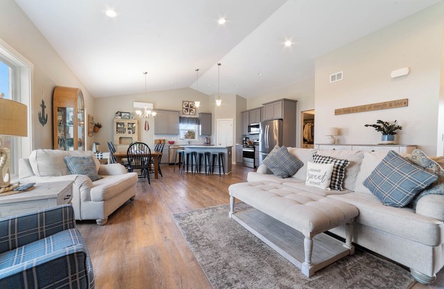 ISLAND OASIS - Immaculate & Newer 3BR/3BA home + GAME ROOM. Ice Fishing/Skiing++