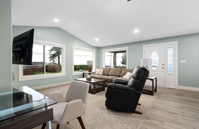 Island paradise oceanview estate Beautifully Landscaped Oceanfront property
