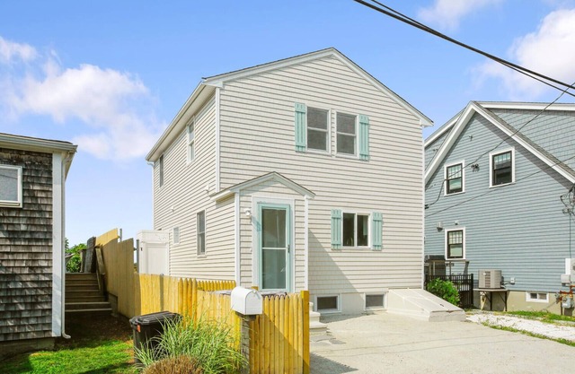 Island Park Waterfront Cottage