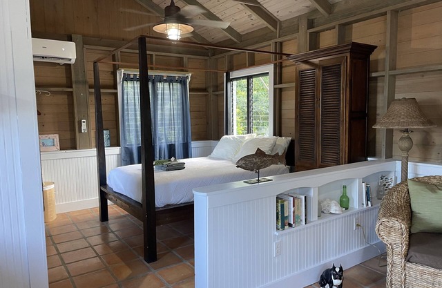Island Style Small Resort Cottages Ofreciendo un servicio personalizado.