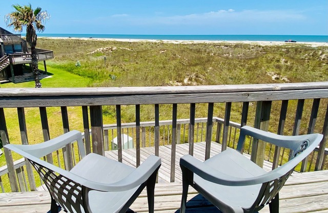 Island Time - Beachfront Condo w/ Pool Access