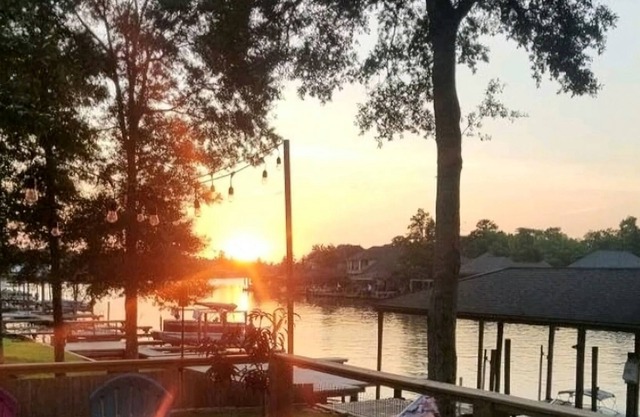"Island Time" Riverfront cottage