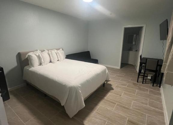 Islander Motel