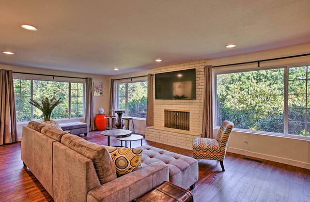 NEU! Issaquah Home mit Deck ~ 2 Mi zum Sammamish-See