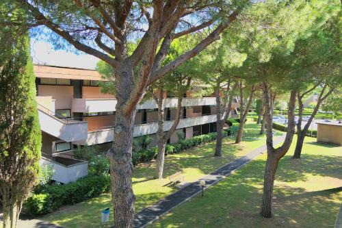 IssTravel, Holiday Homes in Marina di Bibbona from 400 to 900 meters from the sea, apartments 6 beds with private outdoor area
