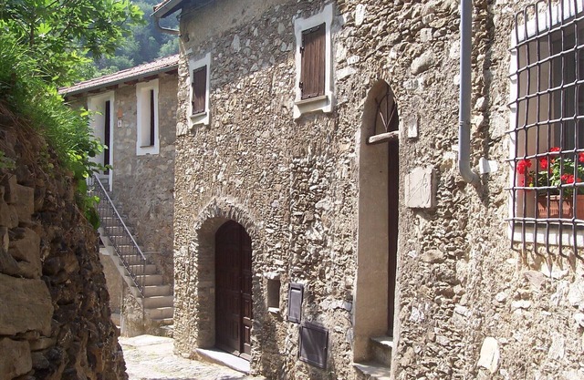 Steinhaus, mittelalterliches Dorf. 15 km entfernt. Terrasse