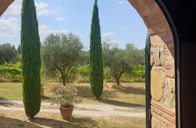 Ccountry house surrounded by greenery 1 km from Tavarnelle Val di Pesa