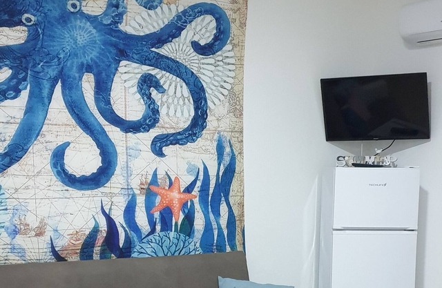Prime location 1 bed flat 200 meters from beach