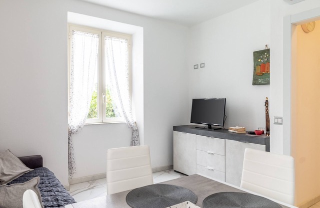 Ferienwohnung 'Casa A Pochi Passi Dalla Versilia' mit Bergblick, Gemeinschaftsgarten und Klimaanlage