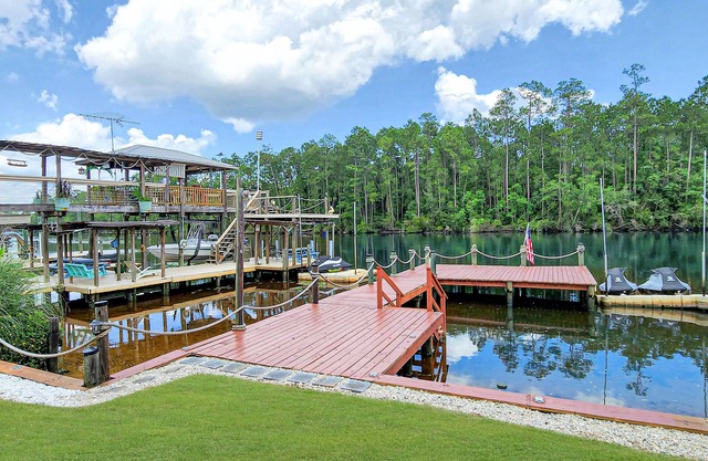 It's 5'O-Clock Here on the Dock!! Grill, Chill, Fish, boat, and make memories!!