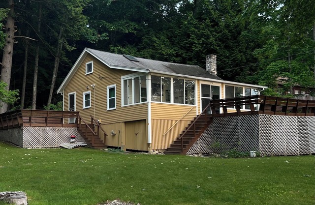 It's better to wake at the lake! 3 bedroom with lovely lakefront view