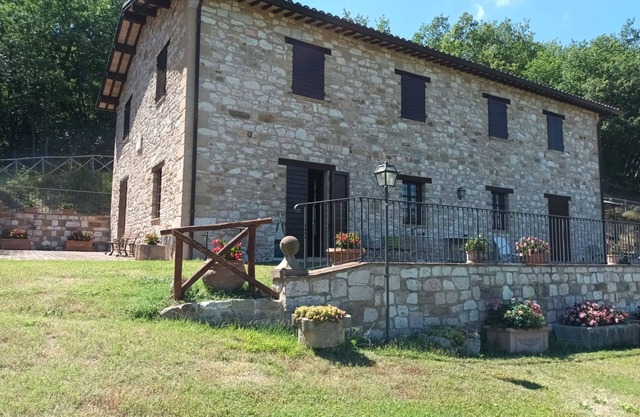 Elegantes Landhaus inmitten von Olivenbäumen mit eigenem Pool