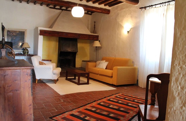 Cosy apartment in tuscan landhouse