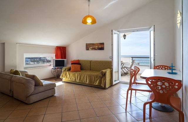 Apt Topazio - Villa Preziosa, Meerseite mit Terrasse