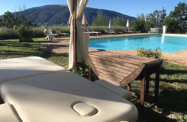 Italienisches Bauernhaus im Grünen mit 7 Schlafzimmern und großem Pool
