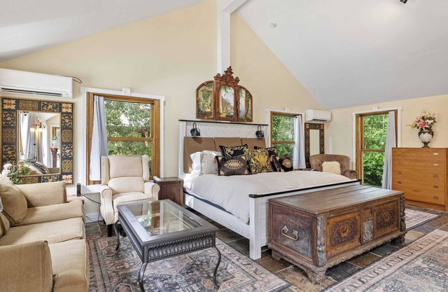 Italian-Inspired Studio Near Cape Beaches