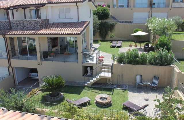 Süditalienisches Luxushaus mit Meerblick im Feriengebiet und Zugang zum Pool