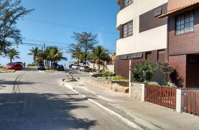 Itauna am Strand, neben der Surf World