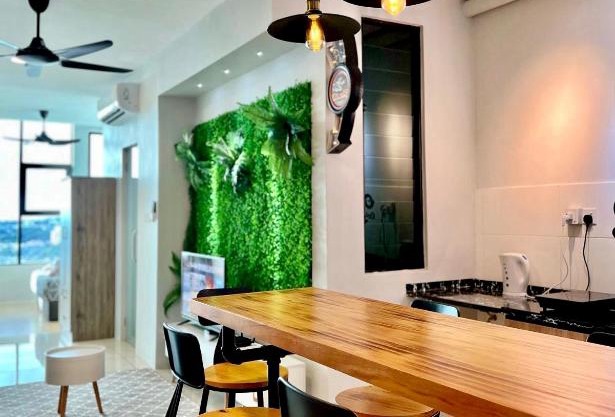 ITCC Manhattan Suites Vinyl by Hush Inn