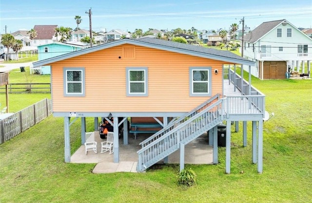 Its Island time at Sea La Vie 5 minutes from the beach with private fishing pier