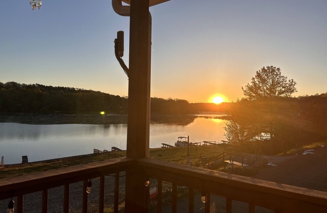 It’s race season at Oaklawn!! Come stay at Tranquil Lake Catherine townhome.