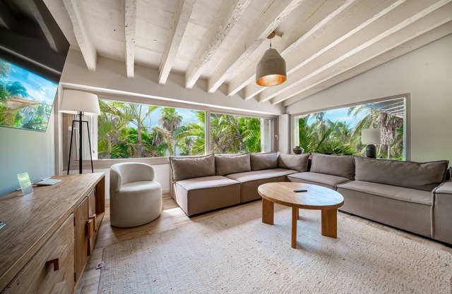 Itzae tropical villa with pool & central AC - private rooftop with lagoon view