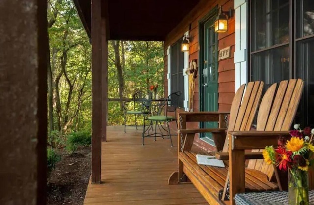 Ivy Cabin, Hot tub and on site Spa!