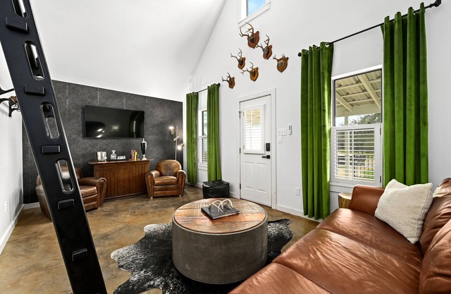 'Ivy Cottage' - Hill Country Views at Allegro!